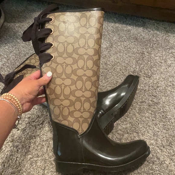 Coach rain boots, never been worn. Size 6 - Picture 4 of 4